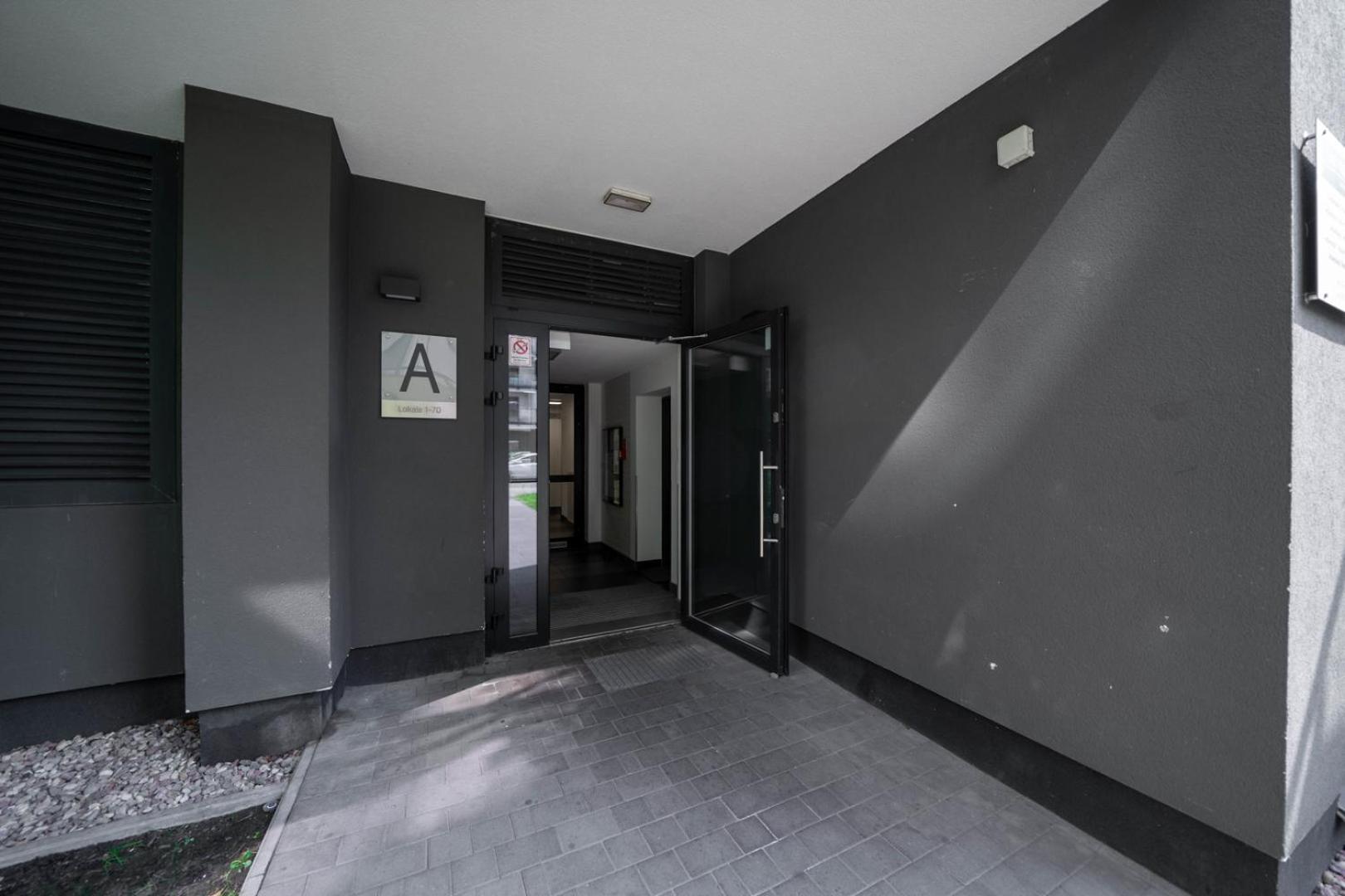 Skierniewicka Apt - Parking, Workspace, Balcony - By Rentujemy Варшава Екстер'єр фото